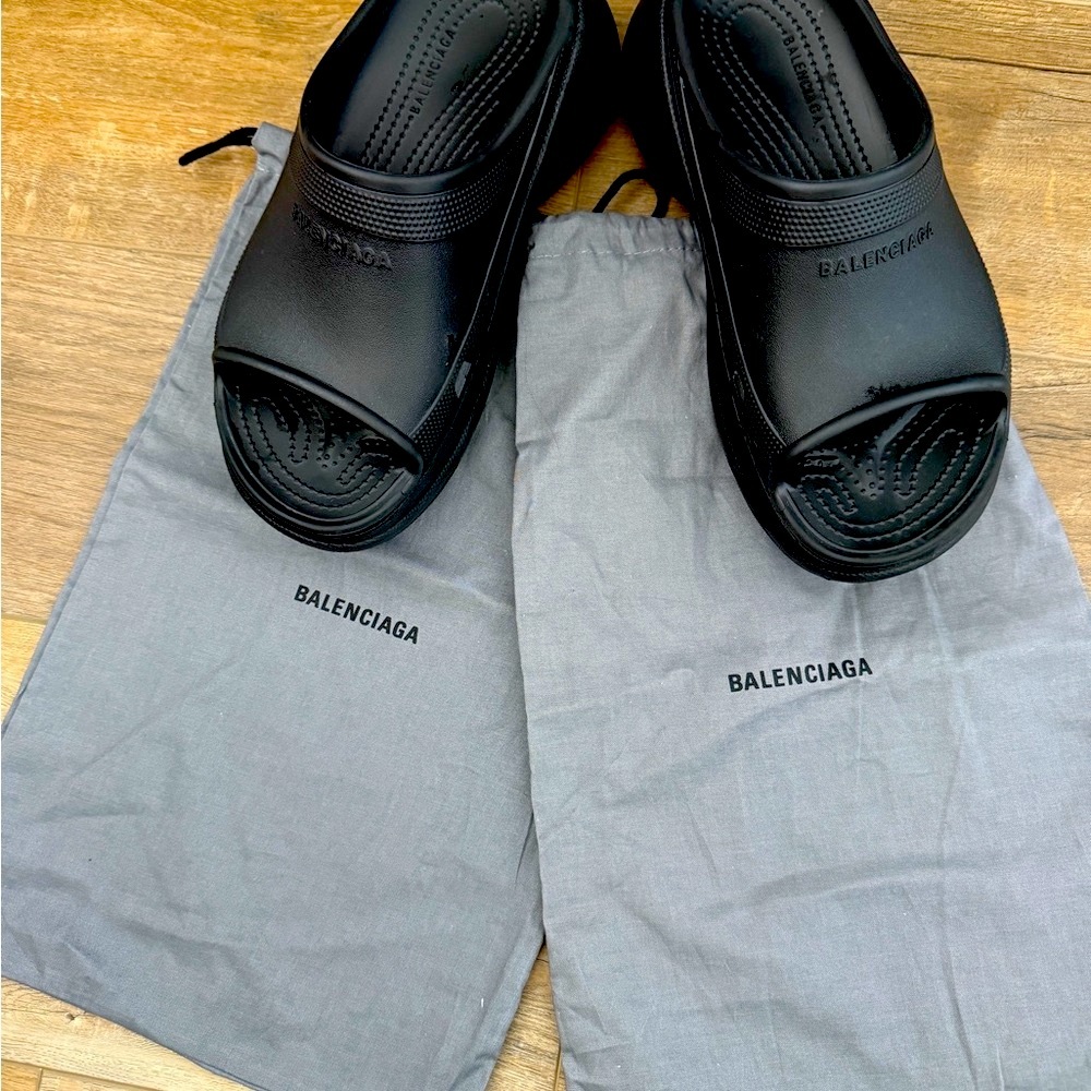 Balenciaga Pool Crocs Slide Sandal - Black, Size 9.5 (39) - Picture 13 of 14